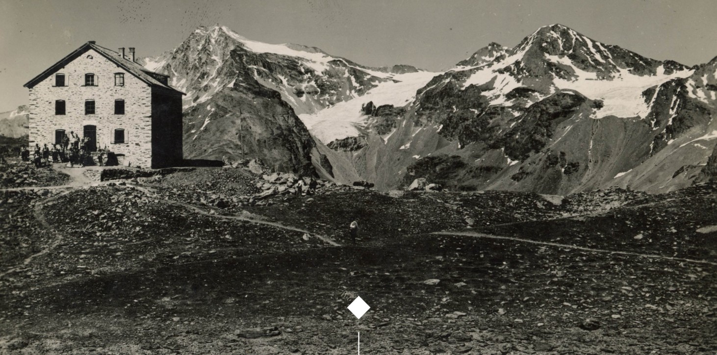 Gli edifici rustici dello Rifugio Coston a Sulden.