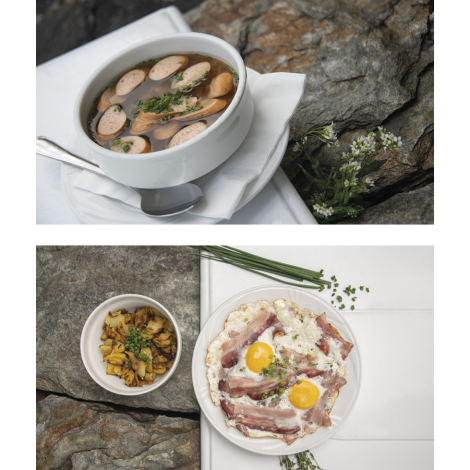 Zuppa di würstel, uova al tegamino con pancetta e patate arrostite allo rifugio Coston.