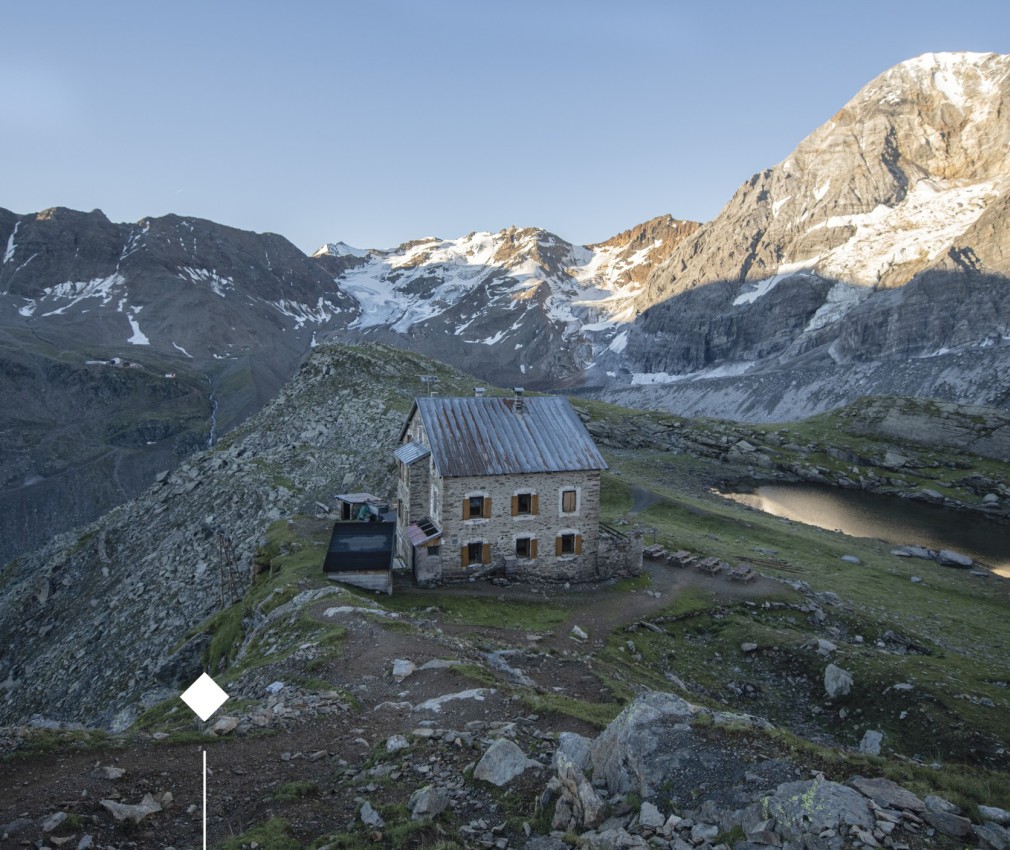 Rifugio Coston: Rifugio ai piedi dell'Ortles a Solda. Vista sullo rifugio Coston, il lago di montagna e le montagne circostanti.