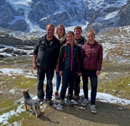 Rifugio Coston: Da 40 anni nelle mani della famiglia Gutgstell. La famiglia Gutgstell, proprietaria dello rifugio Coston da 40 anni.