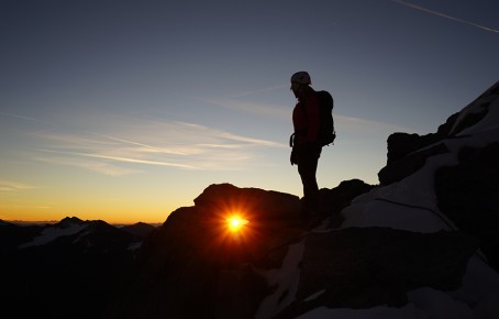 Alpinisti al tramonto sull'Ortles.